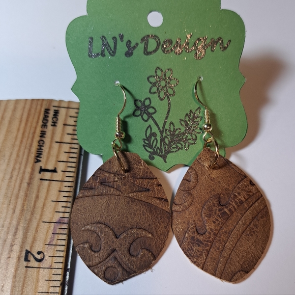 Handcrafted Genuine Leather Earring - Picture 1 of 4